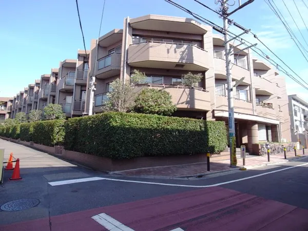 Glorio Komazawa Daigaku Building