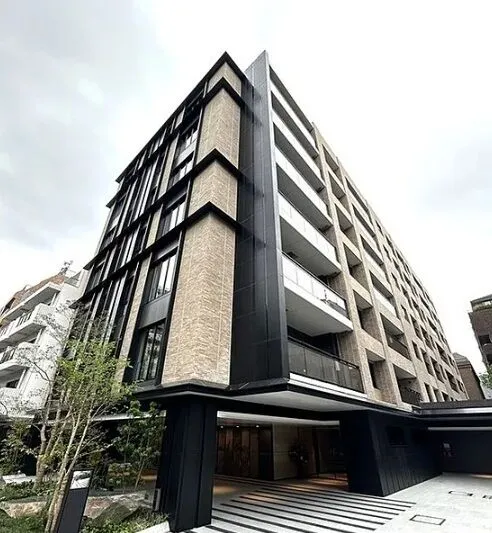 The Park House Chiyoda Rokubancho Building