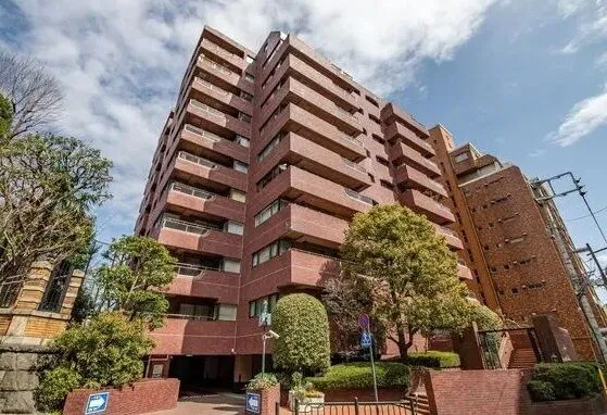 Palais Royal Nagatacho Building