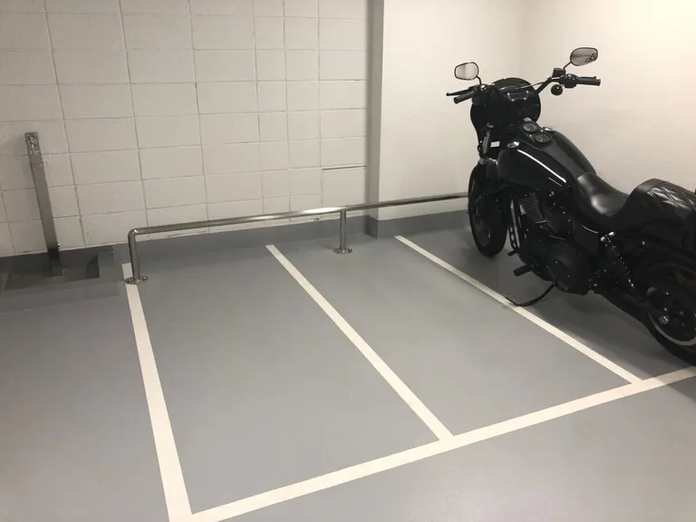 バイク駐車場
