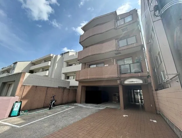 Mita Tsunamachi Terrace Building
