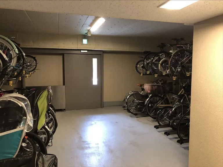 バイク駐車場