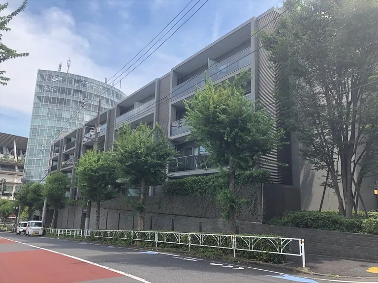 Frencia Gaien Nishi Building