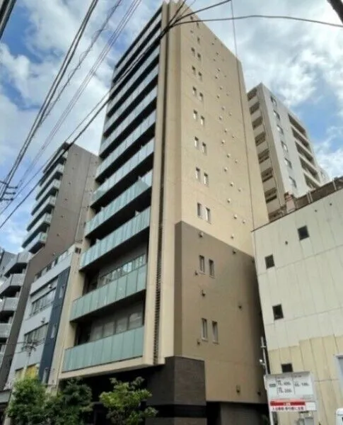 Qu4ttro Arca Kudan Building