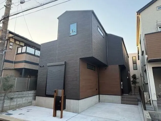 Tatenocho House Building