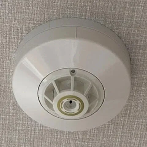 火災警報器：煙感知器と熱感知器の違いと設置についてメイン画像